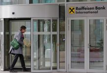 Acțiunile Raiffeisen au scăzut cu 9% după acuzațiile conform cărora banca ar ajuta Rusia să evite sancțiunile