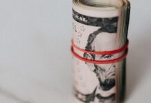 O nouă aristocrație AI: de ce bogații devin tot mai bogați, iar restul rămân în urmă