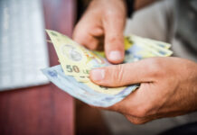 Leul continuă deprecierea istorică: euro se apropie de 5,2 lei. Presiuni pe piața valutară înainte de moțiune