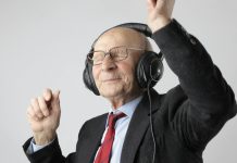 Oamenii de știință au descoperit că îmbătrânirea accelerează semnificativ în două momente cheie: la 44 și la 60 de ani