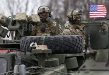 Casa Albă anunță că SUA nu va trimite trupe în Ucraina. Dar sunt posibile și alte opțiuni militare.