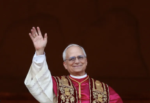 Papa a sunat la bancă pentru a-și actualiza datele, dar i s-a cerut să vină la sucursală. A spus că e Papa, iar angajatul a închis