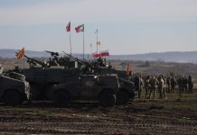 Pe măsură ce SUA se retrage, NATO își etalează mușchii în România