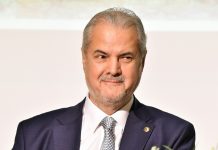 „I-am dat țeapă lu’ mă-ta?” – Adrian Năstase a cedat nervos după participarea ca invitat de onoare la congresul PSD