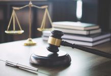 Pastor de 72 de ani, cercetat pentru viol și agresiune sexuală asupra unei fete de 15 ani, lăsat în libertate de un judecător