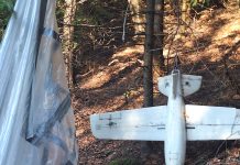 Alertă în Argeș: Dronă de mari dimensiuni, cu parașută, descoperită într-o pădure. Autoritățile investighează proveniența aparatului