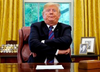 Într-o „încercare disperată”, Trump promite câte 5.000 de dolari tuturor adulților din SUA dacă republicanii câștigă alegerile de la jumătatea mandatului