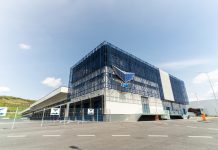 Cea mai mare firmă de curierat din România, FAN Courier, își pregătește muncitorii nepalezi pentru roluri de curieri: investiții masive în cazare