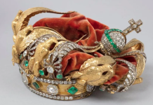 Coroana împărătesei Eugenie, zdrobită dar „aproape intactă” după jaful de la Muzeul Luvru