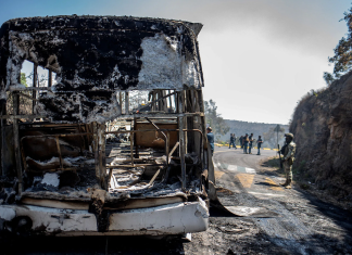 Mexicul arde după moartea lui El Mencho, liderul cartelului CJNG. Țara e în haos: atacuri, incendieri, drumuri blocate și baraje instalate