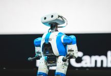 Roboții cu inteligență artificială ar putea depăși numărul angajaților în câteva decenii, avertizează un fost executiv Citi