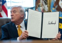 Curtea de Comerț Internațional anulează tarifele universale de 10% ale lui Trump, în timp ce acesta amenință Europa cu noi taxe