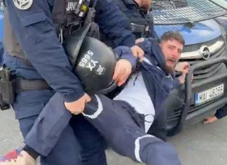 Îmbrânceli între jandarmi și mineri în Piața Victoriei: gaze lacrimogene și proteste după expirarea autorizației