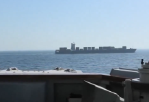 SUA au atacat o navă care încerca să încalce blocada Strâmtorii Ormuz. Iranul a răspuns lansând drone asupra navelor americane | Video