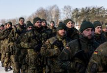 În Germania, bărbații cu vârste între 17 și 45 de ani sunt obligați să obțină permisiunea Armatei pentru a părăsi țara pentru o perioadă mai mare de 3 luni