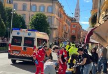 Scene de groază în Italia: o mașină a intrat în plin într-un grup de pietoni la Modena. Șapte răniți, doi în stare gravă | Video