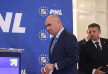 Scandal total în PNL. Contestatarii lui Bolojan cer suspendarea în instanță a deciziei prin care parlamentarii au fost obligați să nu voteze Guvernul Veștea