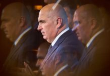 POLITICO: Socialiștii și extrema dreaptă din România au răsturnat guvernul. Cum se vede criza politică în presa internațională
