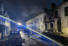 MAE: Trei familii de români afectate de revoltele anti-imigranți din Belfast cer sprijin pentru revenirea în România. Case lor au fost vandalizate