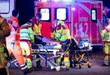 La Berlin, un automobil a intrat în mulțimea aflată la parada LGBT. O persoană a murit, 16 au fost rănite. Autoritățile îl caută pe atacator