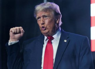 Ziua Independenței sub semnul lui Trump: Dumnezeu, armele și mesajul anticomunist
