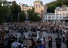 Criză politică și proteste în Ucraina, în timp ce Zelenski își apără decizia de a-l demite pe ministrul Apărării