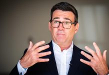 Politico: Noul prim-ministru britanic a corespondat cu un bărbat care se dădea drept șeful de cabinet al lui Trump