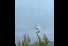 Operațiune de căutare și salvare după ciocnirea a două elicoptere de stingere a incendiilor în Grecia | Video