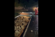 Primele două barje au fost scufundate în Dunăre pentru salvarea Centralei de la Cernavodă. Autoritățile spun că au câștigat zile prețioase