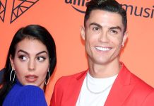 2.000 de oameni s-au adunat la o biserică din Portugalia pentru a urmări nunta lui Cristiano Ronaldo. Se pare că nu el este cel care s-a căsătorit. Reacția lui Cristiano: 🤣🤣🤣🤣🤣