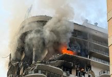 O rachetă rusească a lovit în plin o clădire înaltă de locuințe din Odesa, rănind 23 de persoane | Video