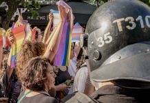 Autoritățile turce au lansat o campanie anti-LGBTQ+ la scară largă, intitulată „Familia mea este în siguranță”. Peste 100 de persoane au fost arestate
