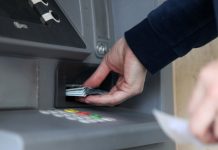 Schimbare importantă la bancomatele din România. Clienții vor putea introduce suma pe care vor să o retragă, nu doar valorile prestabilite