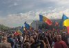 Final violent după ore de tensiuni în Piața Victoriei. Pietre aruncate în jandarmi, gaze lacrimogene și peste 30 de persoane duse la Poliție