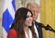 Ambasadoarea „combinatoare” care a vorbit despre căderea Guvernului Bolojan riscă să fie demisă de Trump. Acuzații de favoruri și trafic de influență