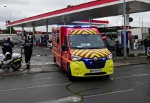 Cel puțin un mort și patru răniți într-un atac armat la periferia Parisului