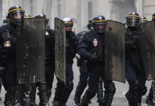 Proteste de amploare în toată Franța. Magazinele, firmele și obiectivele turistice se închid, iar autoritățile mobilizează 70.000 de forțe de ordine